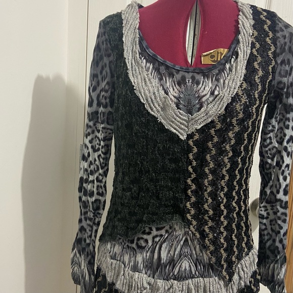 ESHA Design women lace and sequins lace long sleeves frilled top. Size S. Used. - Picture 2 of 7